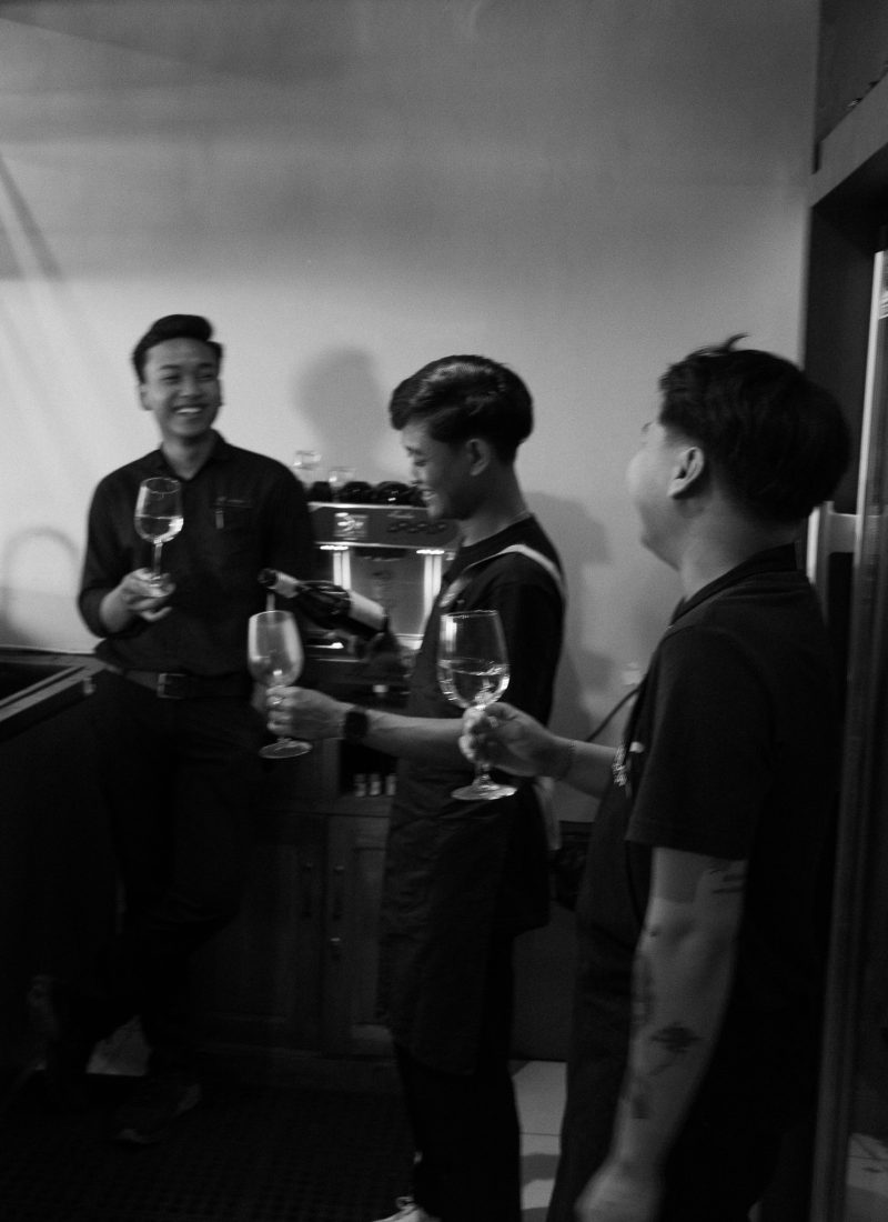 Live band performance at Mandala Bar, creating a relaxed and welcoming atmosphere for guests.